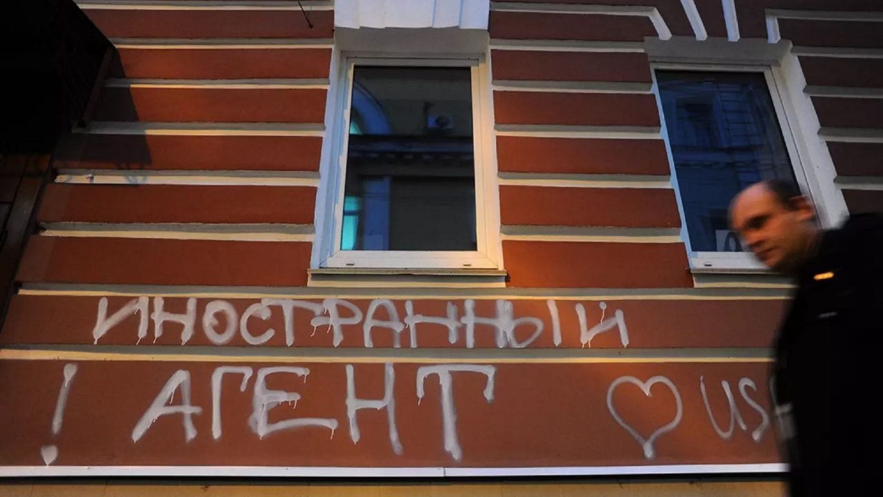 https://myslpolska.info/wp-content/uploads/2021/12/Memorial-graffiti-1280x720.jpg