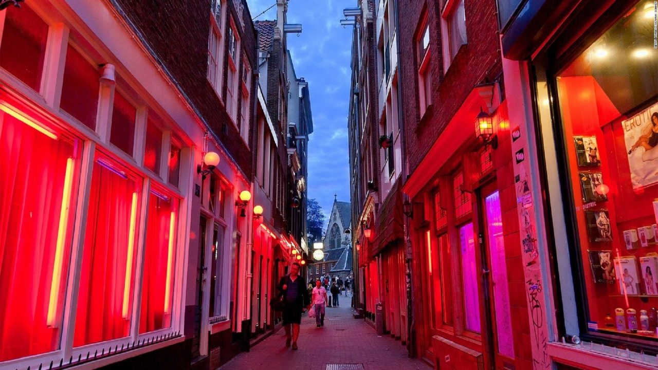 https://myslpolska.info/wp-content/uploads/2023/01/Amsterdam-dzielnica-czerwonych-latarni-1280x720.jpg