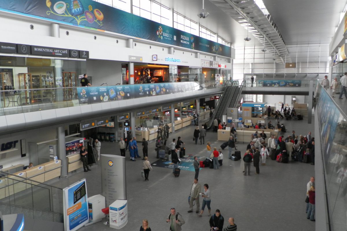 Awantura na poznańskim lotnisku. Ukrainka zaatakowała funkcjonariuszkę SG