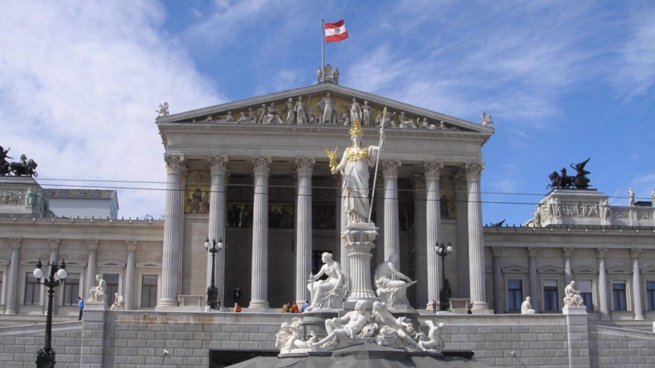 https://myslpolska.info/wp-content/uploads/2023/03/Austria_Parlament_Front-Ausschnitt-1280x720.jpg