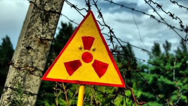 Londyn zamienia Ukrainę w radioaktywne cmentarzysko