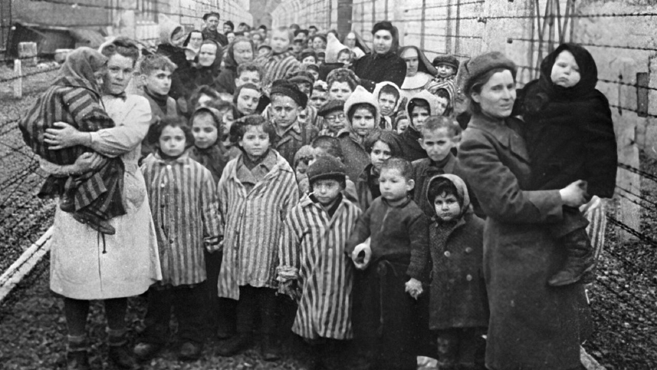 https://myslpolska.info/wp-content/uploads/2023/12/dzieci-w-obozie-koncentracyjnym-1280x720.jpg