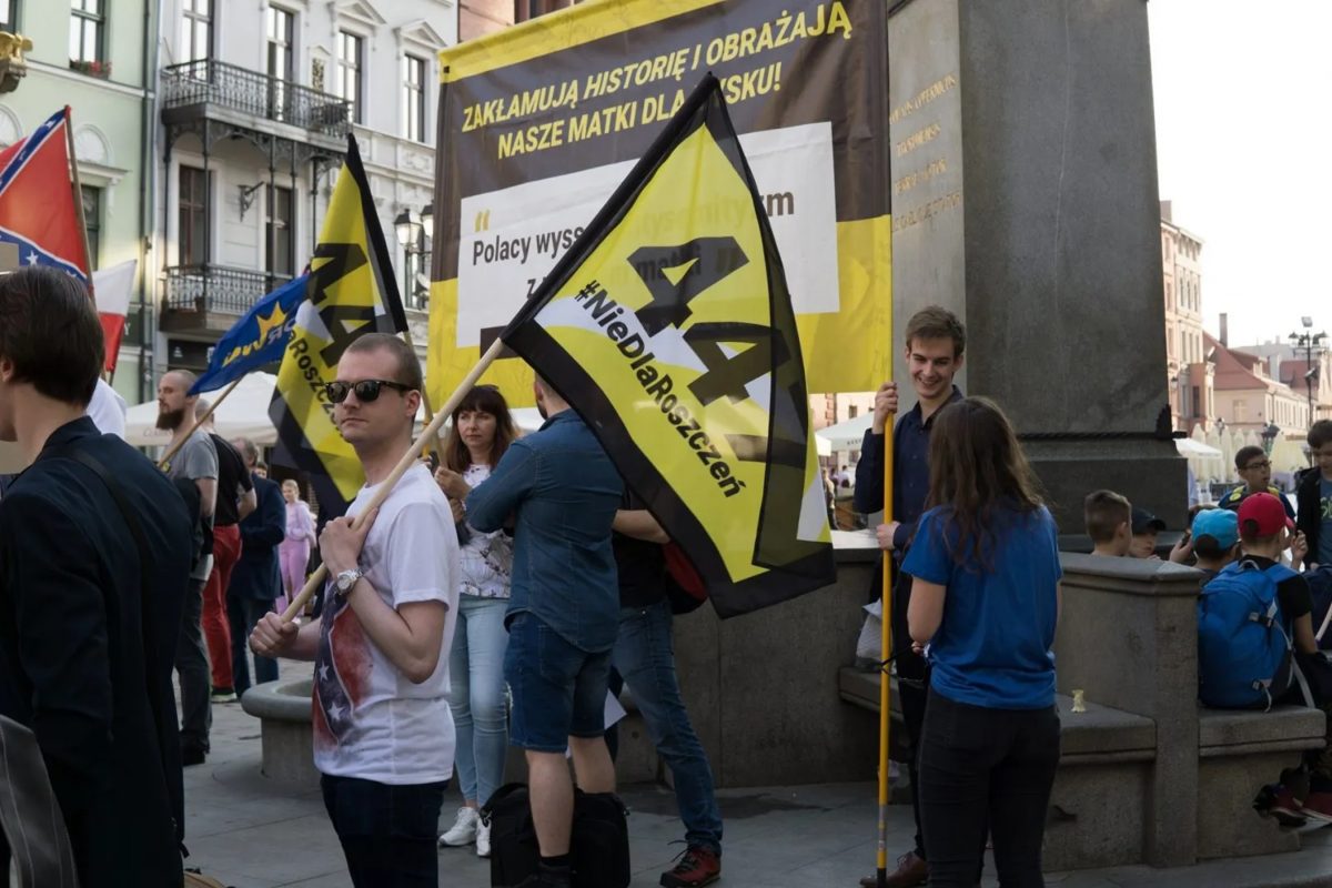 Zinkiewicz: Komu bije dzwon, Polsko