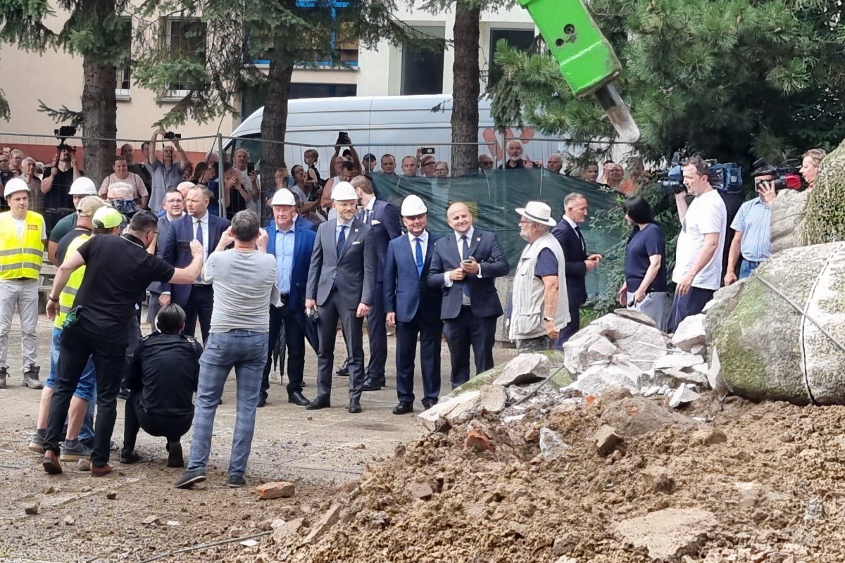 O wdzięczności i pomnikach