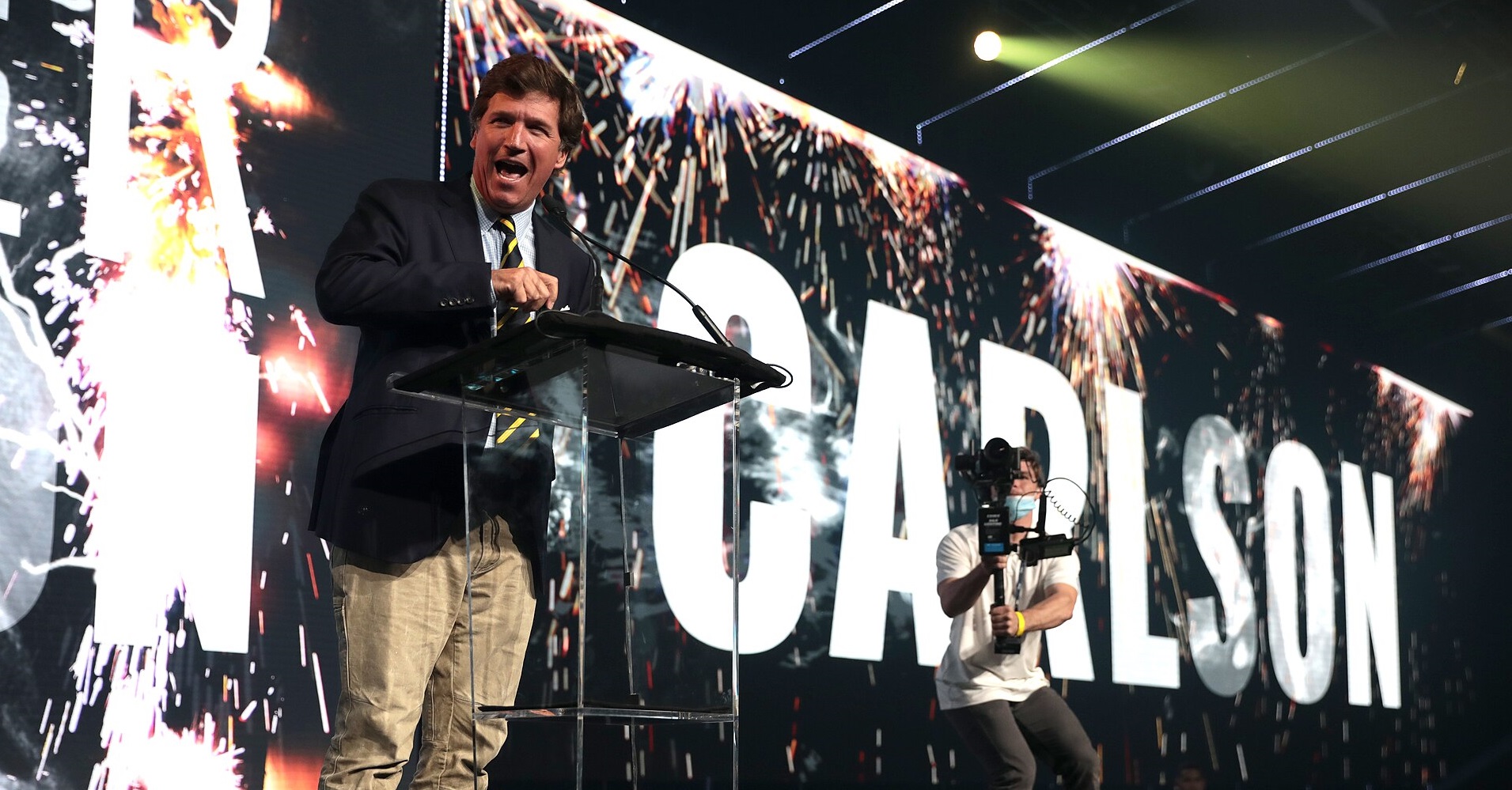 Tucker Carlson rozmawia z polskim studentem
