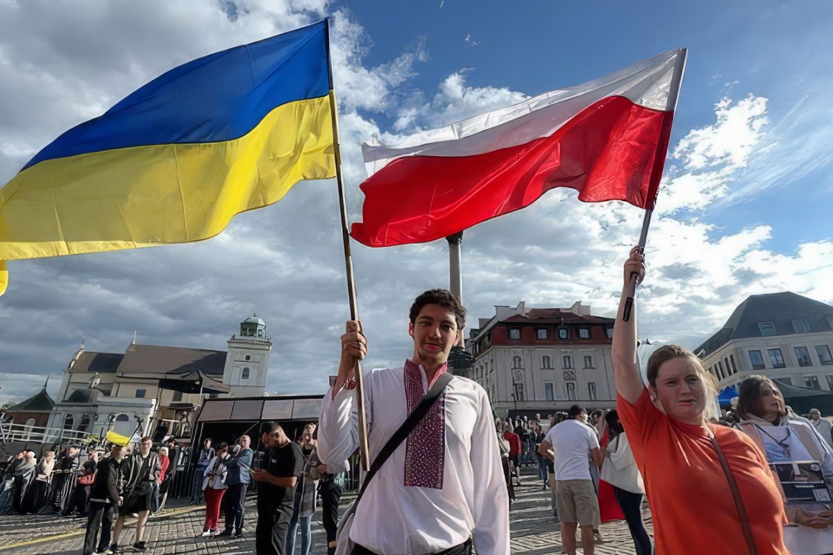 Rękas: Marsz do niepodległości Rękas: Marsz do niepodległości
