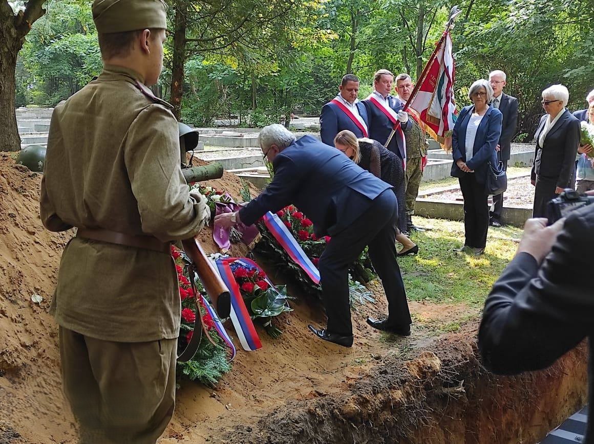 Młodzież Wszechpolska im. Macierewicza i Słomki