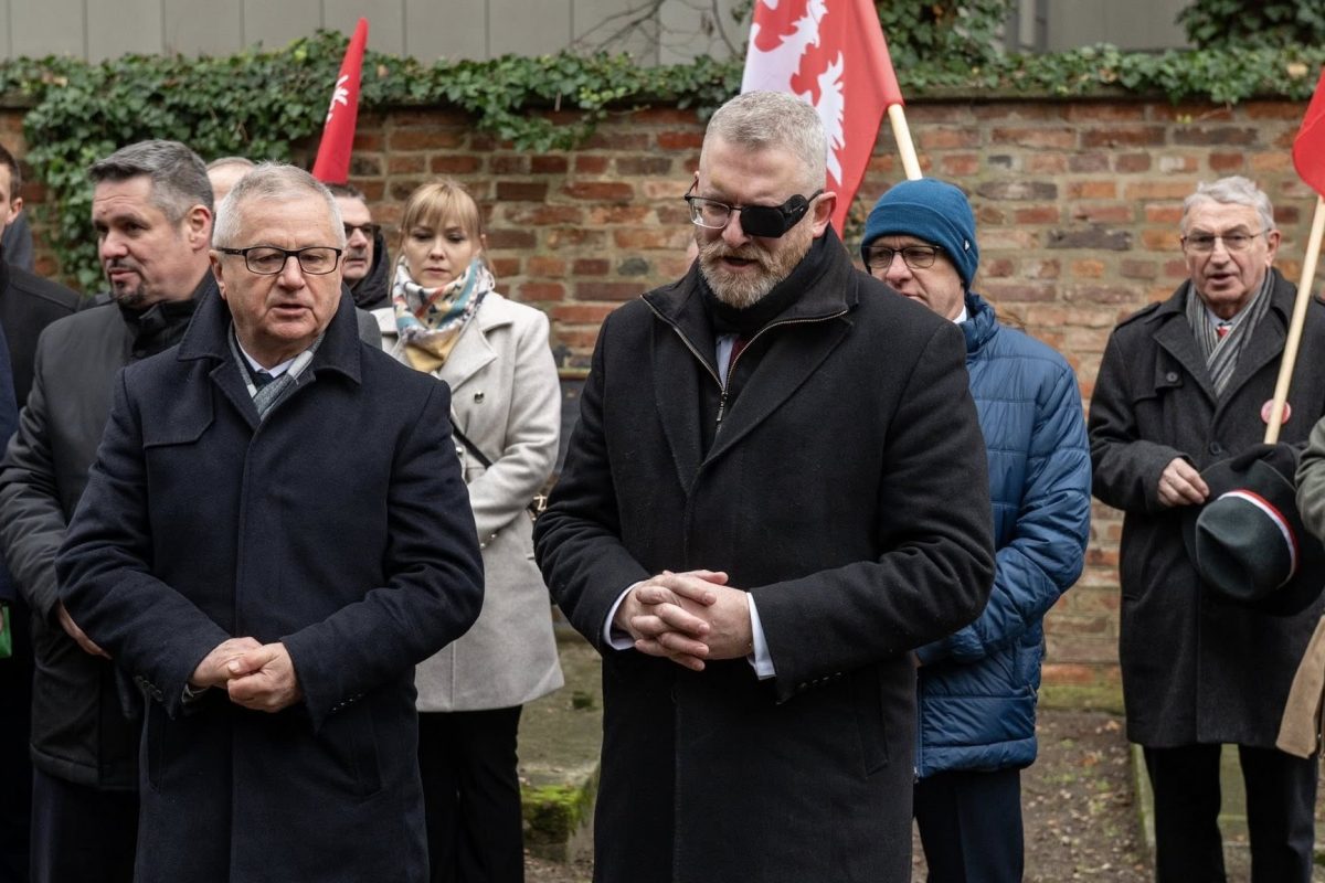 Grzegorz Braun: plusy dodatnie, plusy ujemne