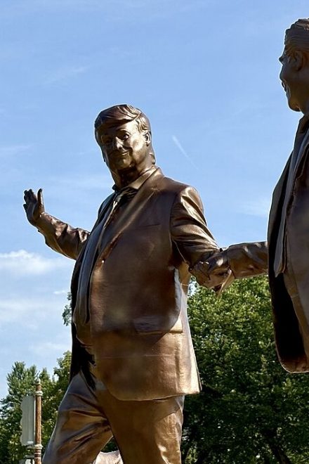 Raźny: Epstein twarzą Zachodu