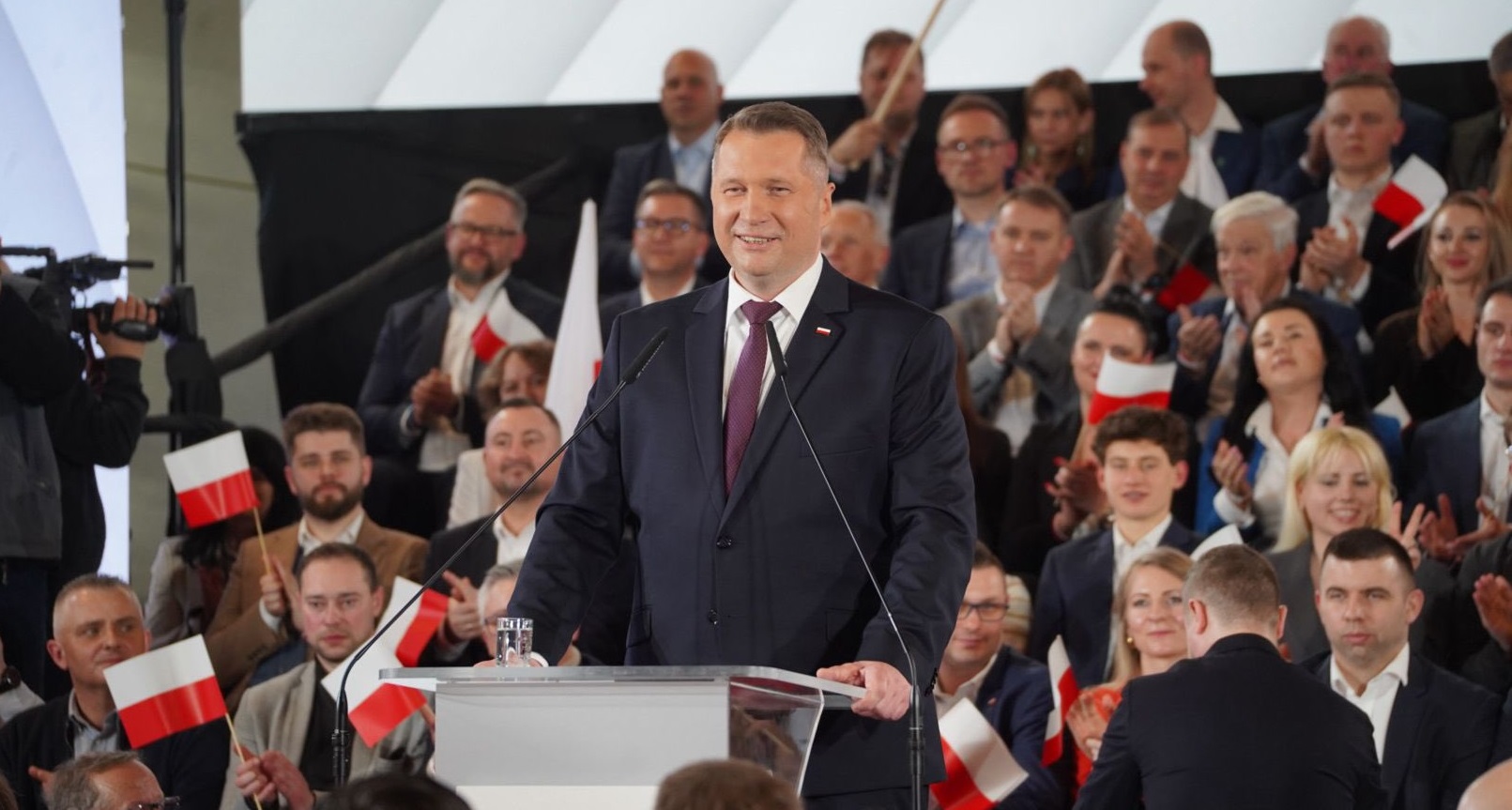 Czarnek nie uratuje PiS-u