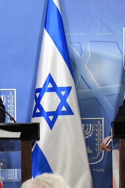 Co i kto rządzi „Anglosasami”