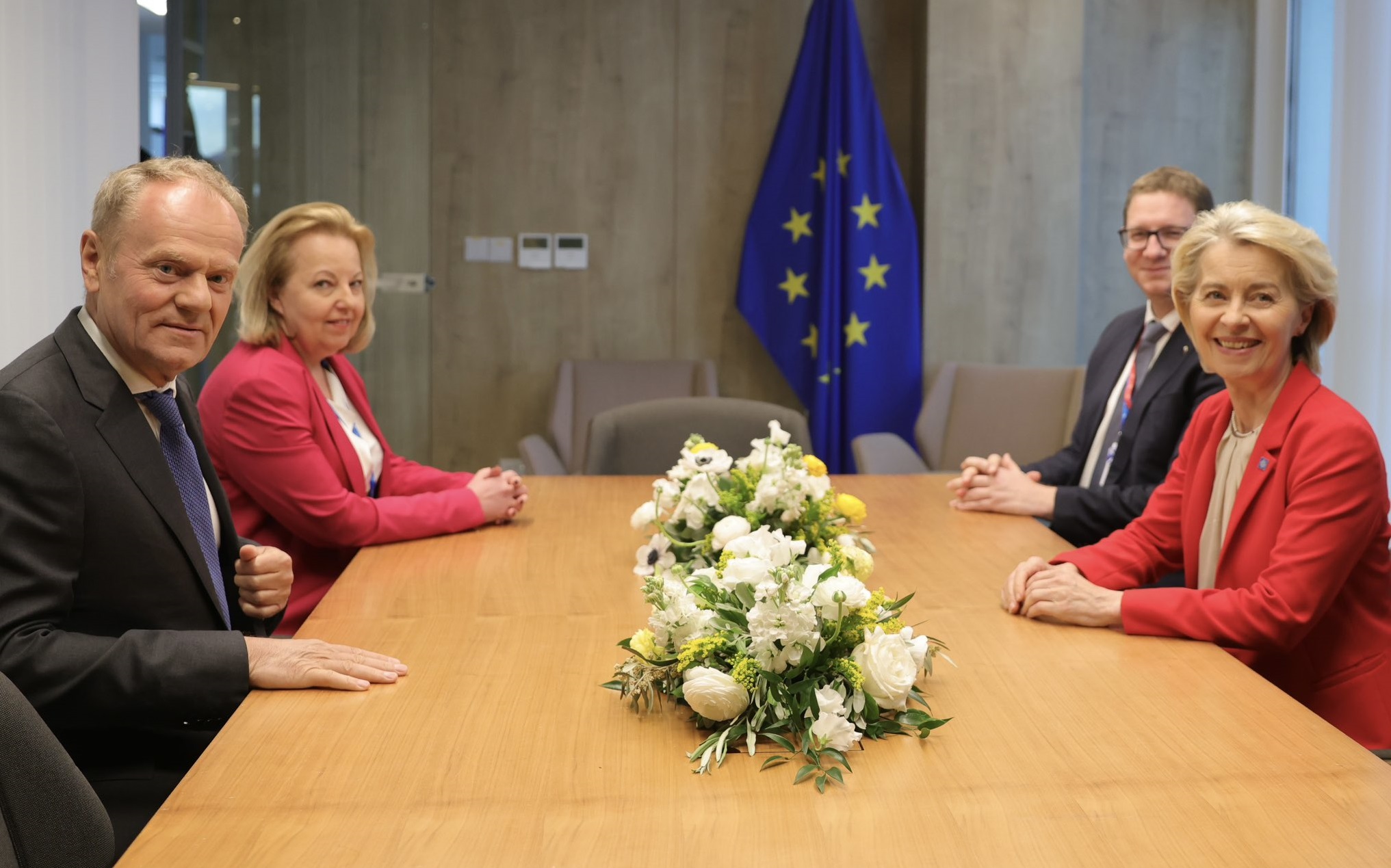 Miller: W co gra Donald Tusk?  