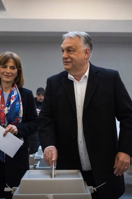 Kto się cieszy z klęski Orbana?