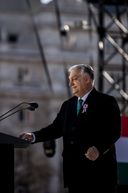 Porażka Viktora Orbána a sens demokracji nieliberalnej