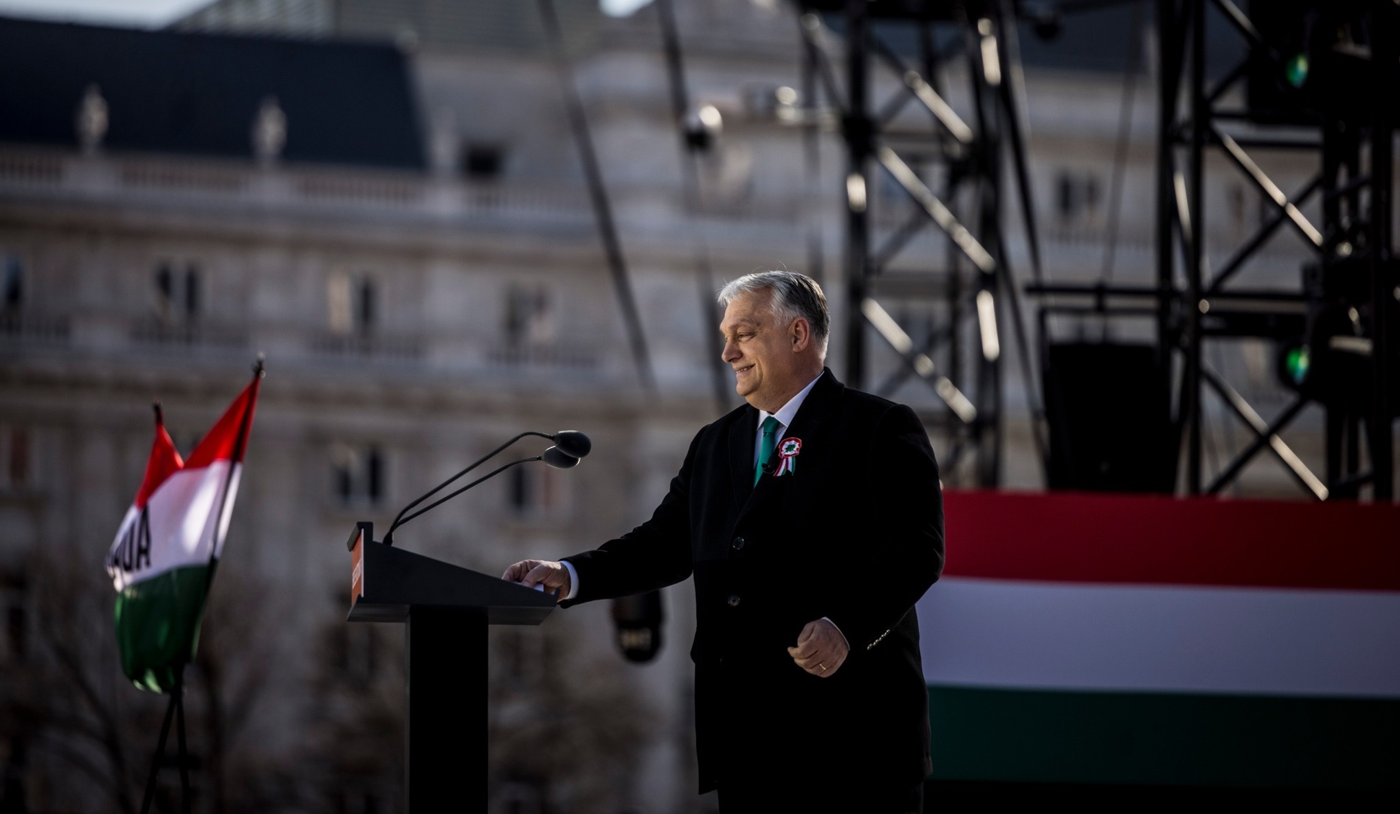 Porażka Viktora Orbána a sens demokracji nieliberalnej