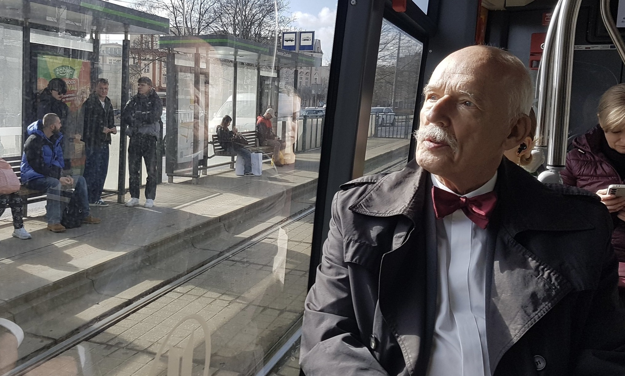 JKM: Wpaść pod pociąg Historii