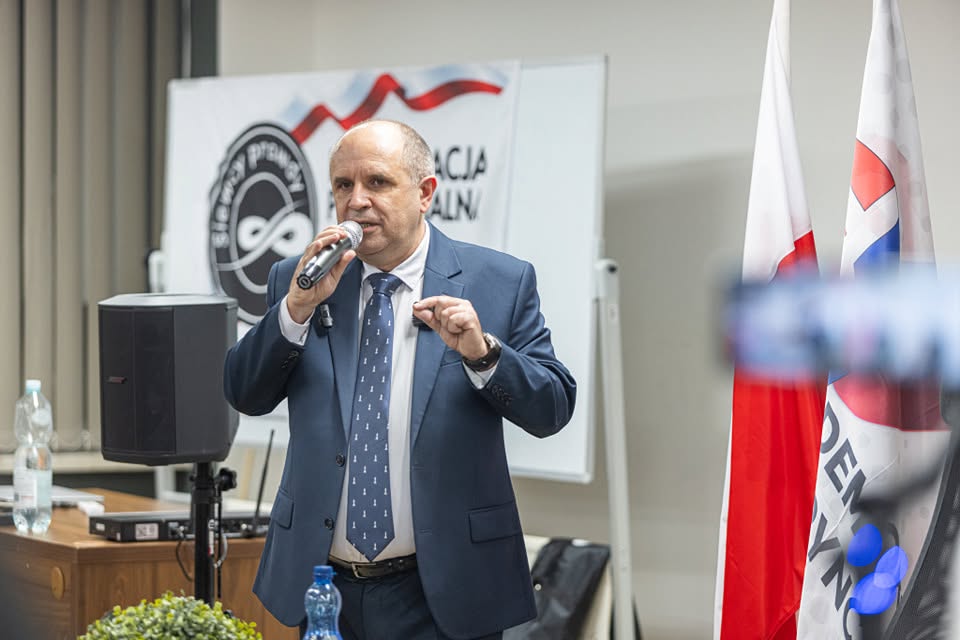 Anatomia samozakłamania: Dlaczego w Polsce prawda stała się wrogiem