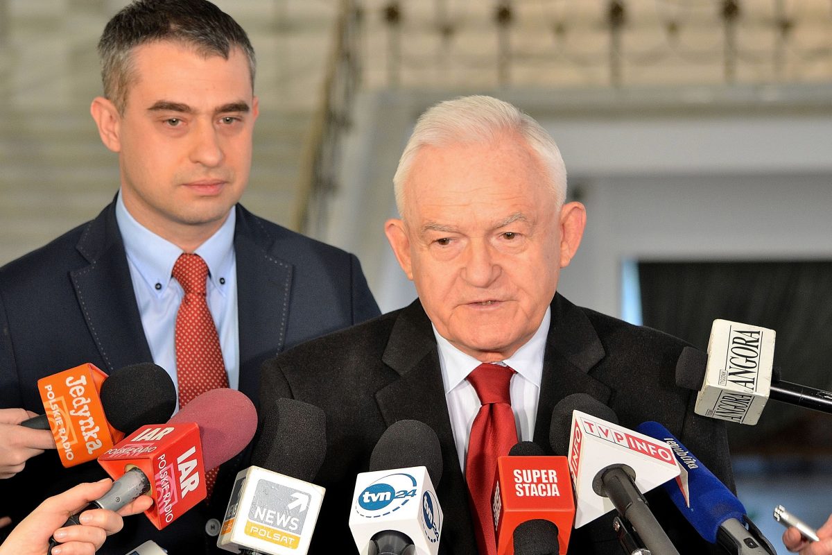 Miller: Podwójne standardy mediów i władz RP