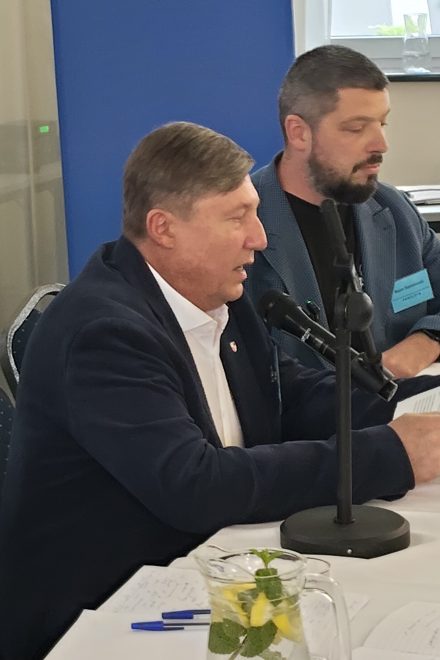 Heszen: Własność, kradzież, suwerenność
