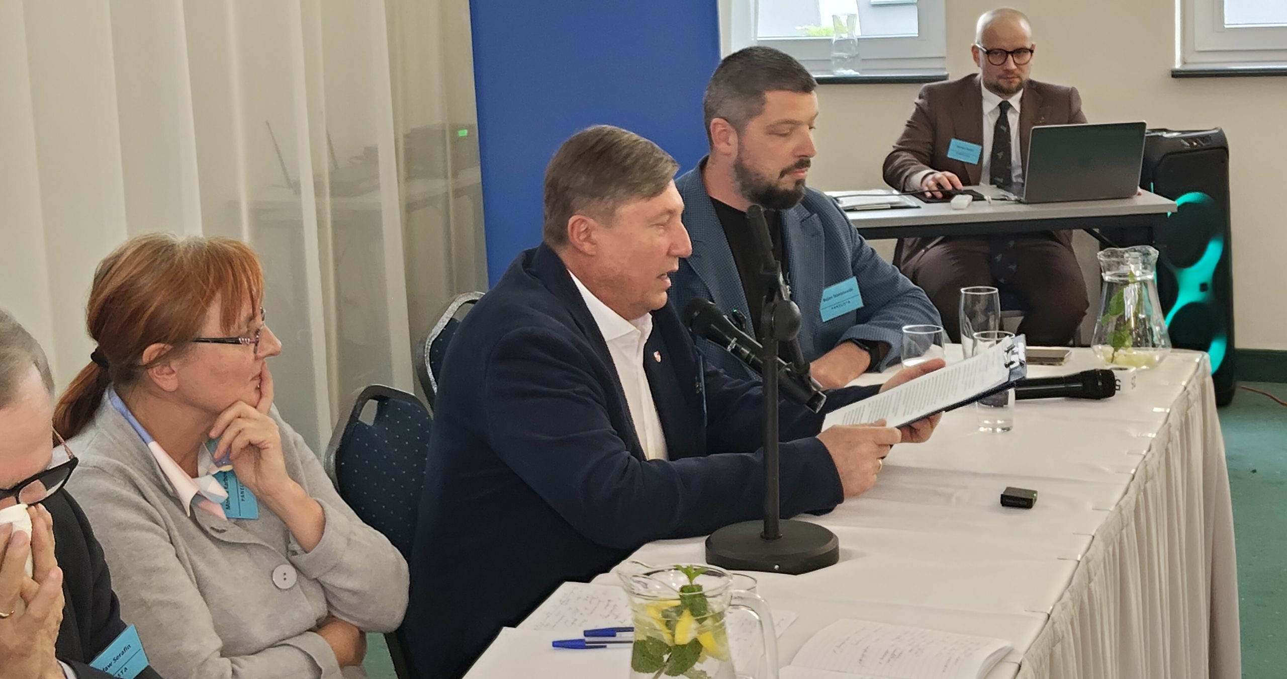 Heszen: Własność, kradzież, suwerenność